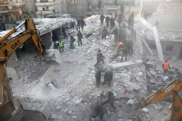 Siria, crolla edificio ad Aleppo: morti