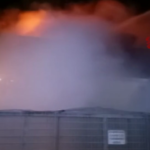 Fermo, incendio in fabbrica: l’intervento dei vigili del fuoco