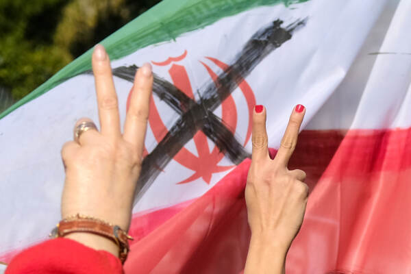 Consegna della petizione de La Stampa all’ Ambasciata dell’Iran contro le condanne a morte e violenze contro i manifestanti