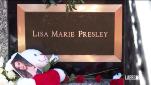 Lisa Presley, centinaia di fan a Graceland