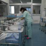 Neonato morto, la mamma: “Nessuno mi ha aiutato”
