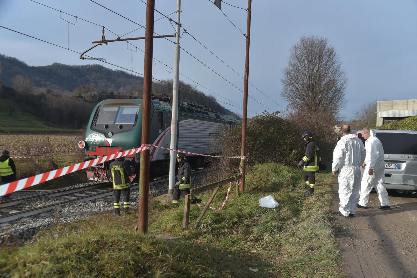 Roma, travolta dal treno a Guidonia: morta una donna Roma, travolta dal treno a Guidonia: morta una donna