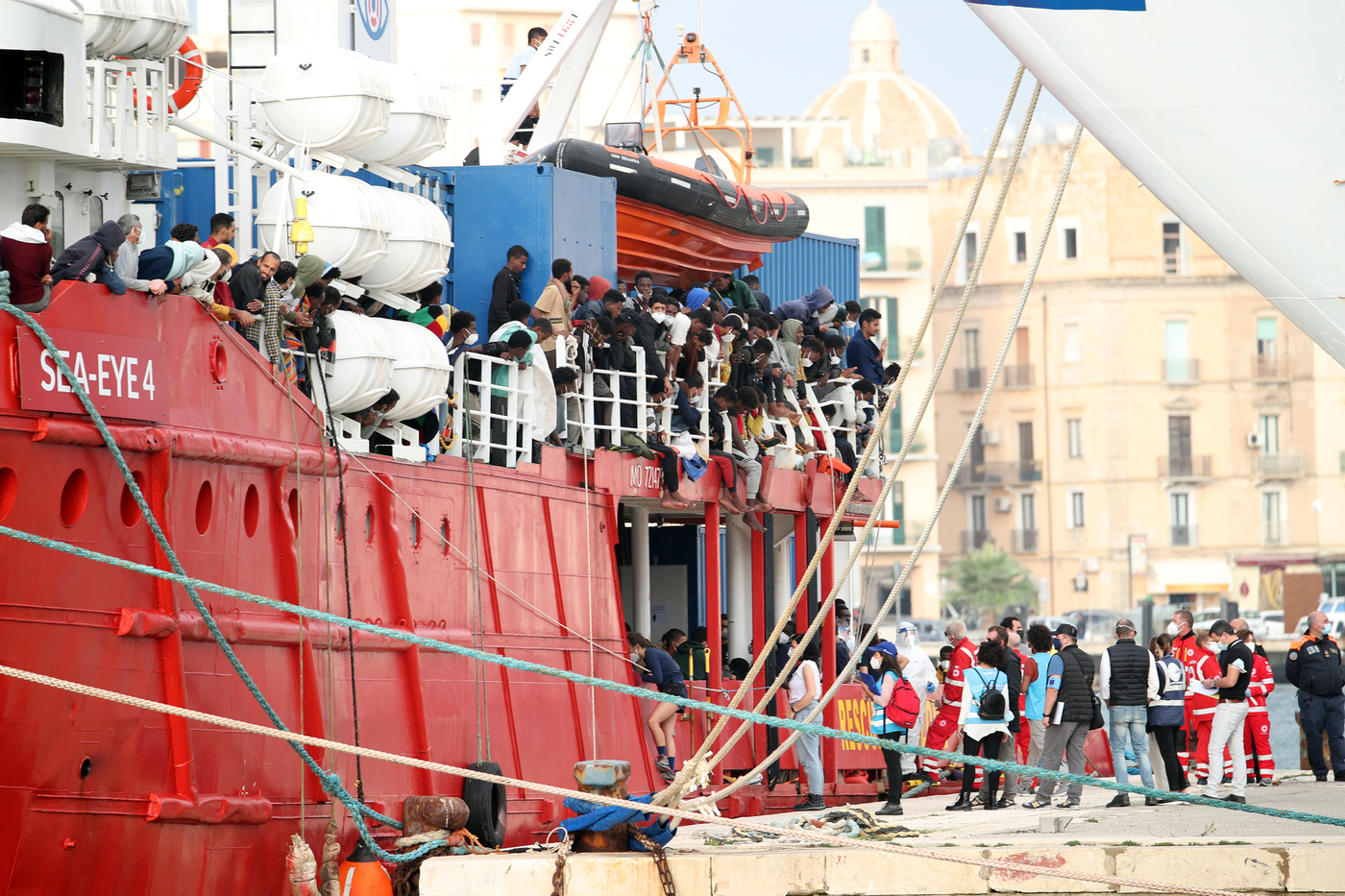 Migranti, trafficanti reclutano russi per rotta da Turchia a Italia