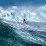 Usa, surf spettacolo alle Hawaii