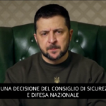 Ucraina, Zelensky: “All’estero solo per viaggi governativi”