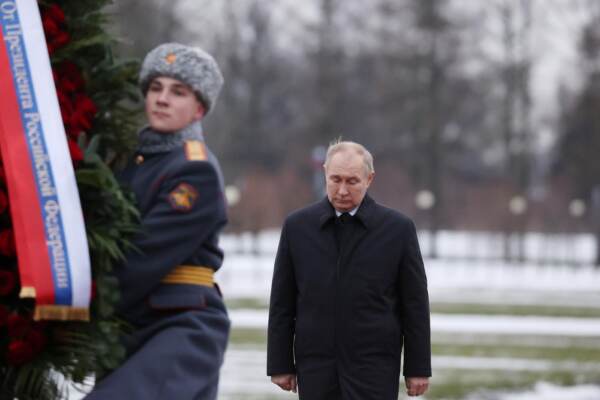 Putin partecipa alle commemorazioni che segnano l\'ottantesimo anniversario della rottura dell\'assedio di Leningrado