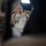 Papa Francesco: “Omosessualità peccato ma non crimine”