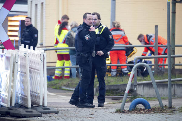 Germania, attacco con coltello su treno: 2 morti