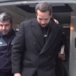 Andrew Tate, l’ex kickboxer ancora interrogato a Bucarest