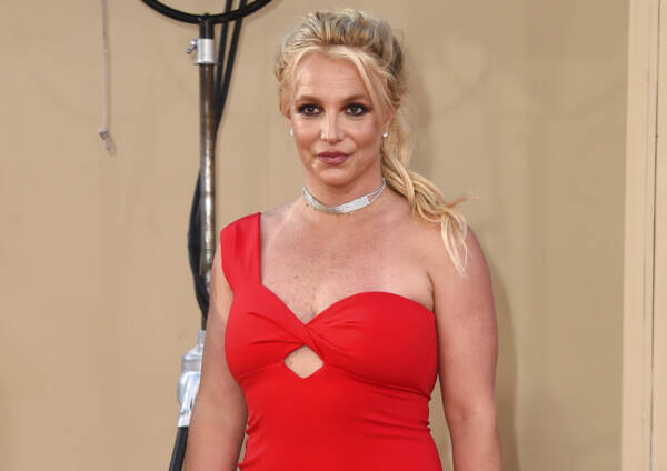 Britney Spears cancella account Instagram, fan chiamano polizia