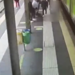 Monza, 15enne spinto sotto treno: il video