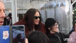 Sanremo, Elodie: selfie e sorrisi con i fan