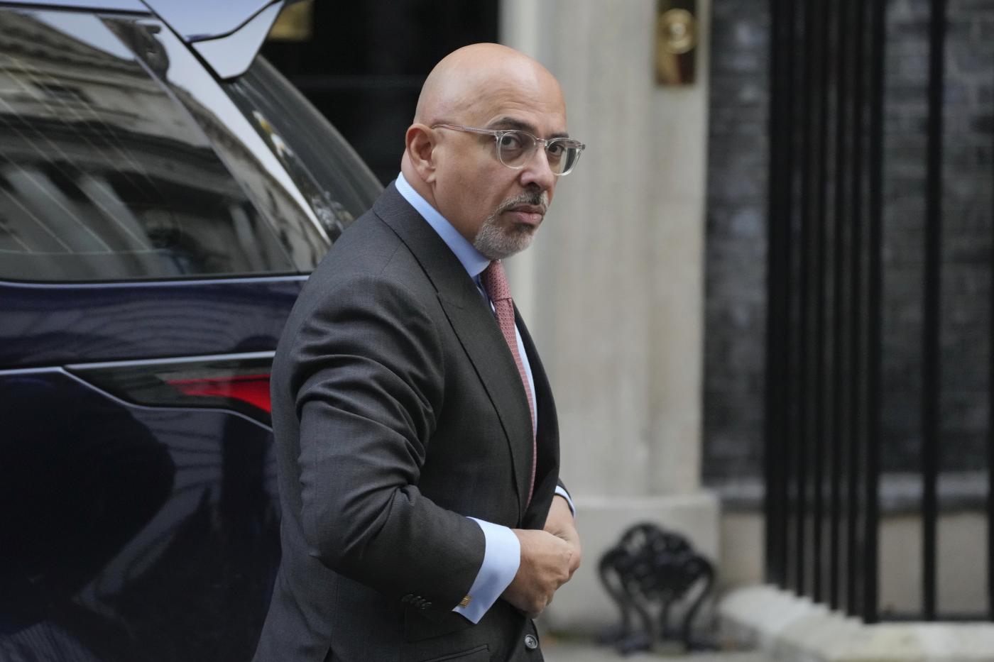 Regno Unito, Sunak licenzia Zahawi