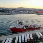 Migranti, Ocean Viking a Carrara