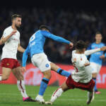 Napoli-Roma 2-1, Simeone gol per il +13