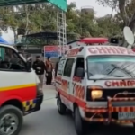 Pakistan, bomba in moschea: almeno 34 morti