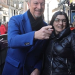 Sanremo, Amadeus circondato dai fan