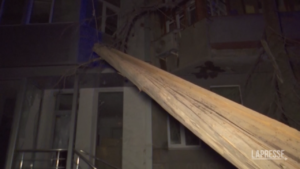 Ucraina, missile colpisce un condominio a Kharkiv: 1 morto