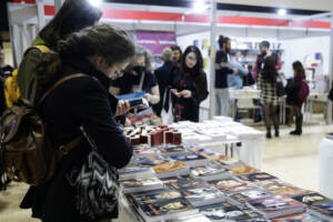 Roma, stop al bonus cultura a 18 anni: giovani alla fiera dell’editoria Più Libri Più Liberi