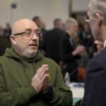 Ucraina, ministro della Difesa a Parigi per chiedere jet