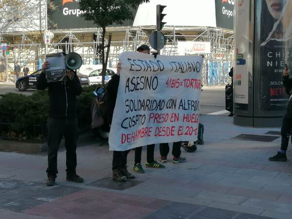 Cospito, protesta davanti ambasciata italiana a Madrid