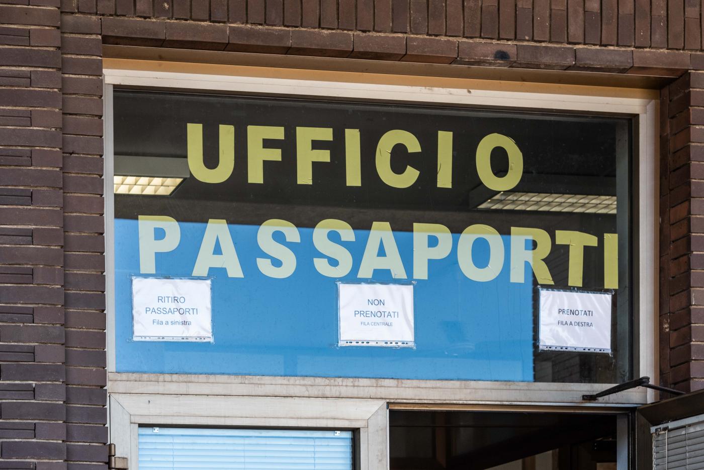 Caos passaporti, anche 6 mesi per ottenerlo Caos passaporti, anche 6 mesi per ottenerlo