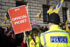 Regno Unito, maxi-sciopero in tutto il Paese