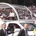 Papa in Africa, l’arrivo allo stadio di Kinshasa