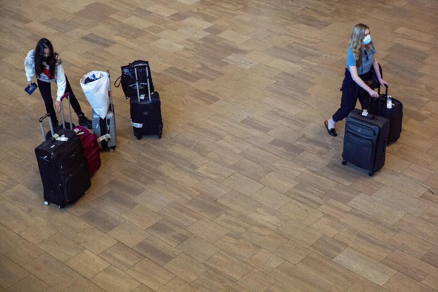 Israele, neonato senza biglietto lasciato in aeroporto Israele, neonato senza biglietto lasciato in aeroporto