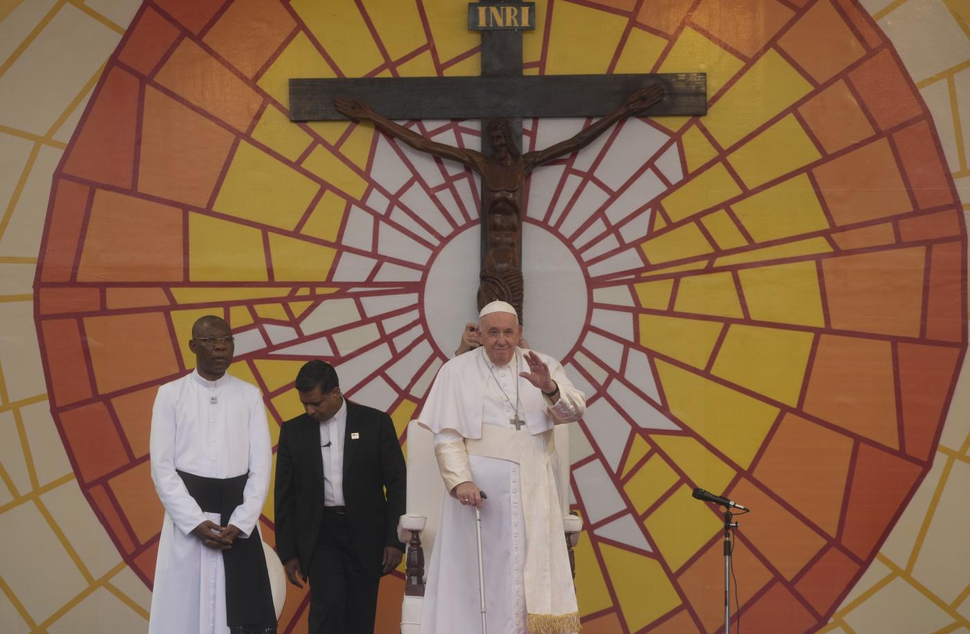 Papa in Africa contro corruzione