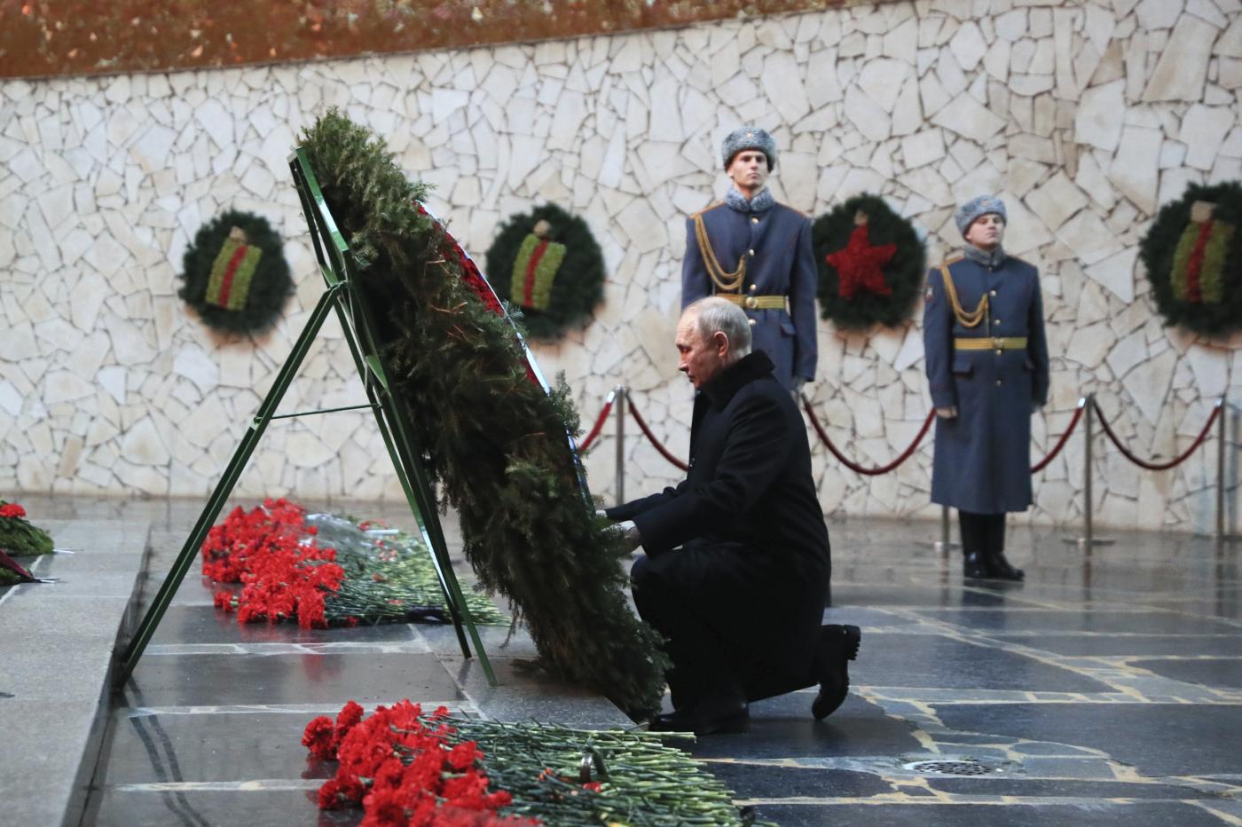Ucraina, Putin: “Minacciati ancora da tank tedeschi”