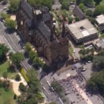 Australia, proteste durante i funerali del cardinale Pell