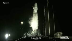 SpaceX, razzo Falcon 9 porta in orbita 53 satelliti