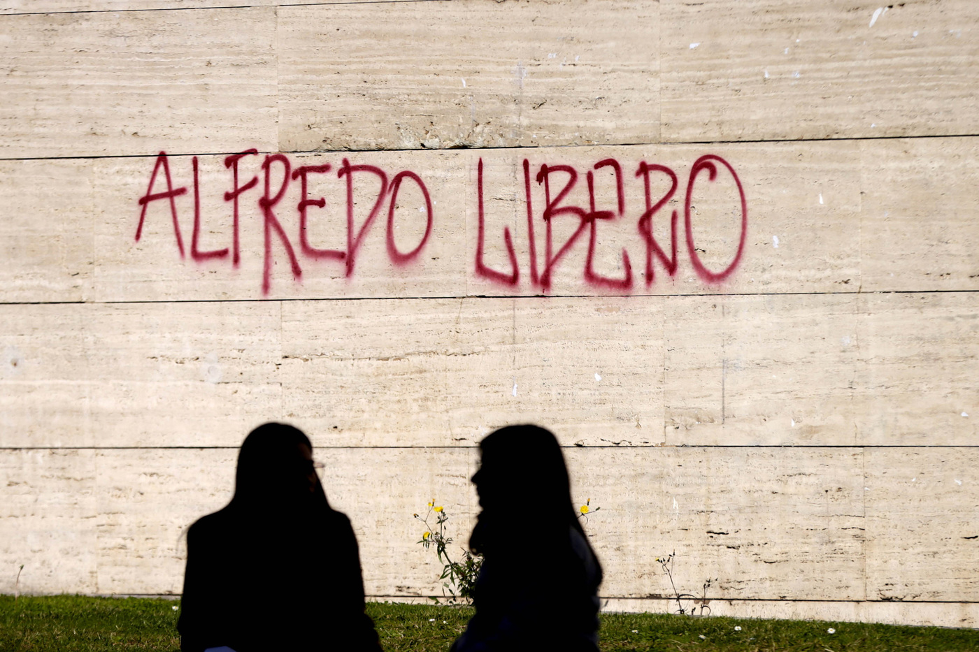 Caso Cospito, medico: “Grave denutrizione, situazione seria”