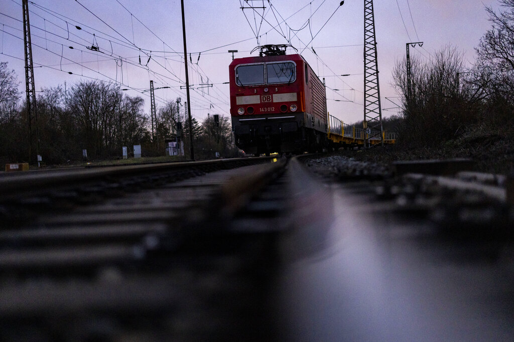 Germania, travolto da treno merci: muore bambino