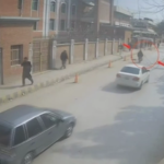 Pakistan, le immagini del sospetto kamikaze di Peshawar