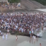 Brasile, migliaia di fedeli festeggiano la dea del mare