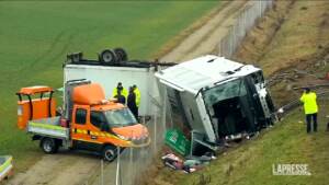 Slovenia, si schianta autobus rumeno: 3 morti