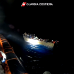 Migranti, salvataggio della guardia costiera a Lampedusa