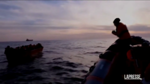 Migranti, decine di soccorsi nel Mediterraneo