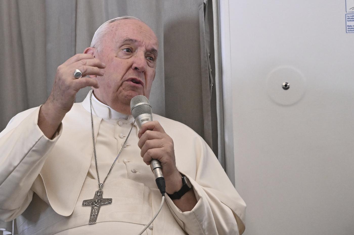 Papa in Africa, Bergoglio: “Tutto il mondo in guerra, fermiamoci”