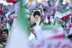 Iran, Khamenei concede grazia a migliaia detenuti