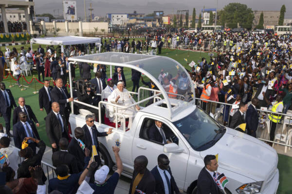 Papa in Africa, Bergoglio chiede pace nel mondo