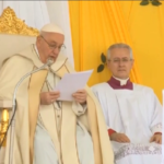 Papa in Africa: “Deponiamo le armi dell’odio”