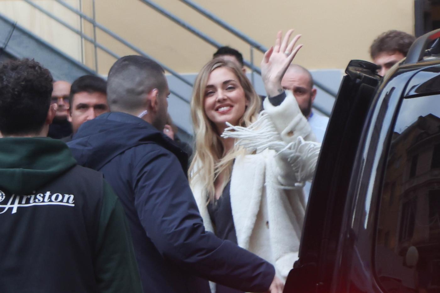 Sanremo, Amadeus: “Ferragni sola sul palco”