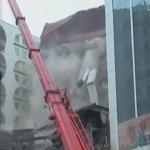 Terremoto Turchia, edificio collassa dopo violenta scossa