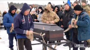 Ucraina, a Kiev il funerale di un soldato morto a Bakhmut