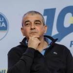 Fazzolari e il tiro a segno a scuola, è bufera