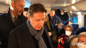 Lombardia, Conte in treno tra i pendolari