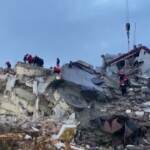 Turchia, si scava sotto le macerie a Gazantiep dopo il sisma